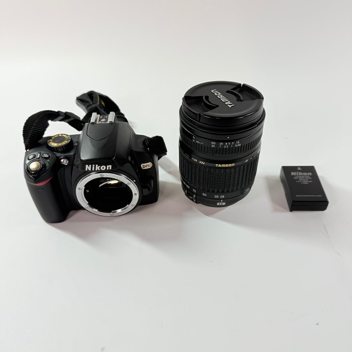 Nikon D60 10.2MP DSLR Camera Tamaron AF 28-300mm